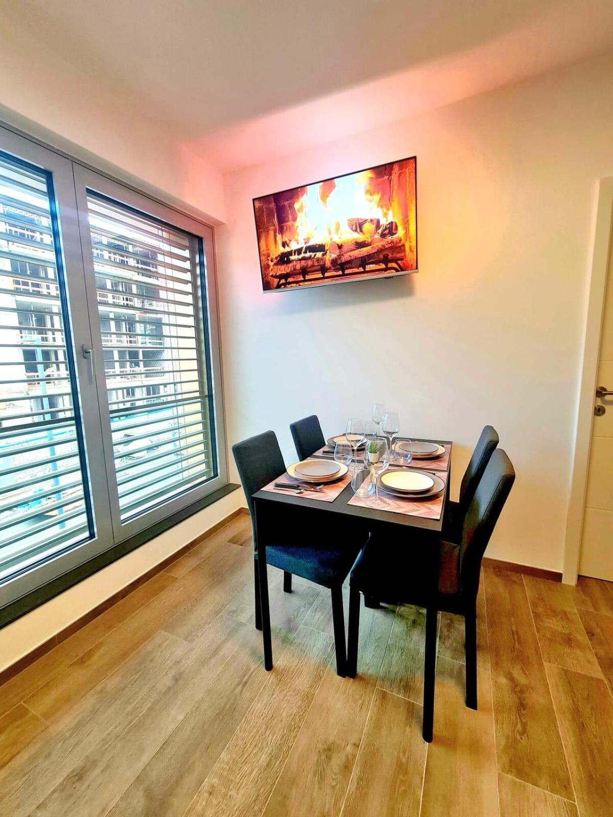 Luxury 1 Bedroom Flat With Parking Appartement *